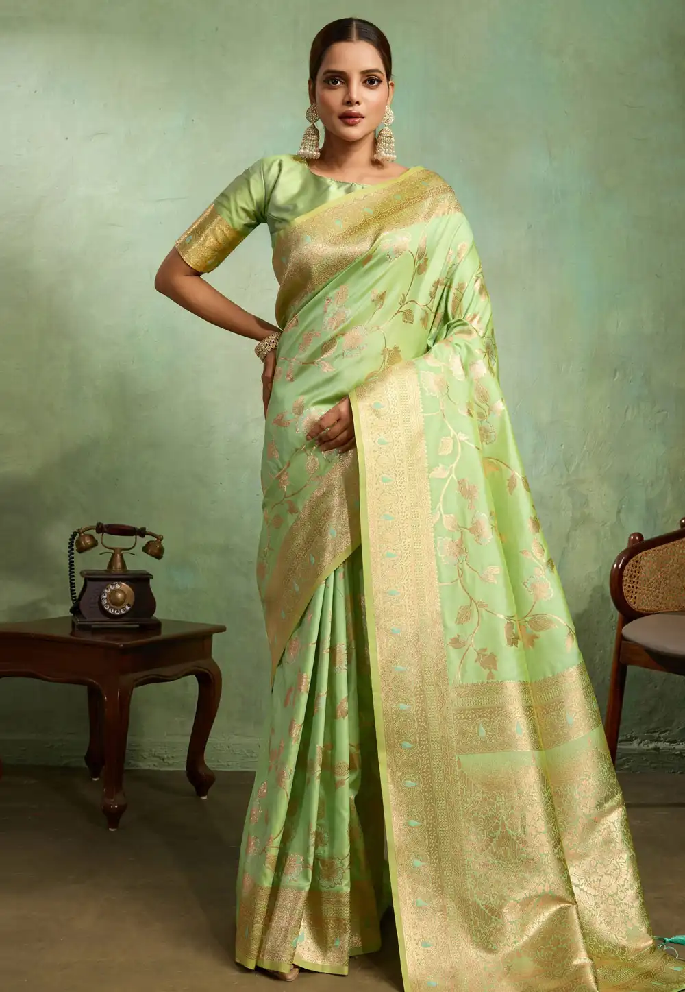 Pista Green Banarasi Silk Saree With Blouse 317353