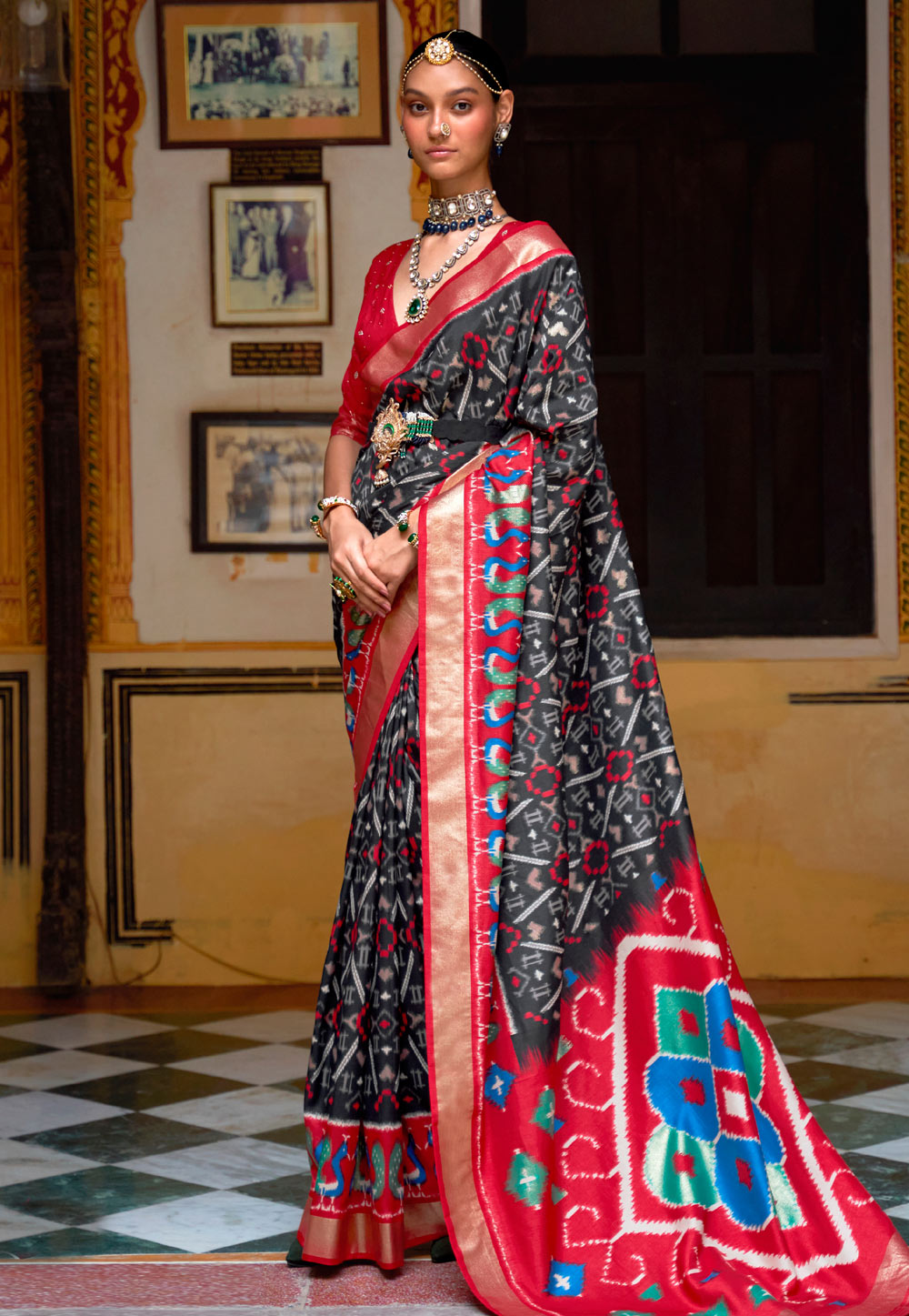 Black Patola Silk Saree With Blouse 256517