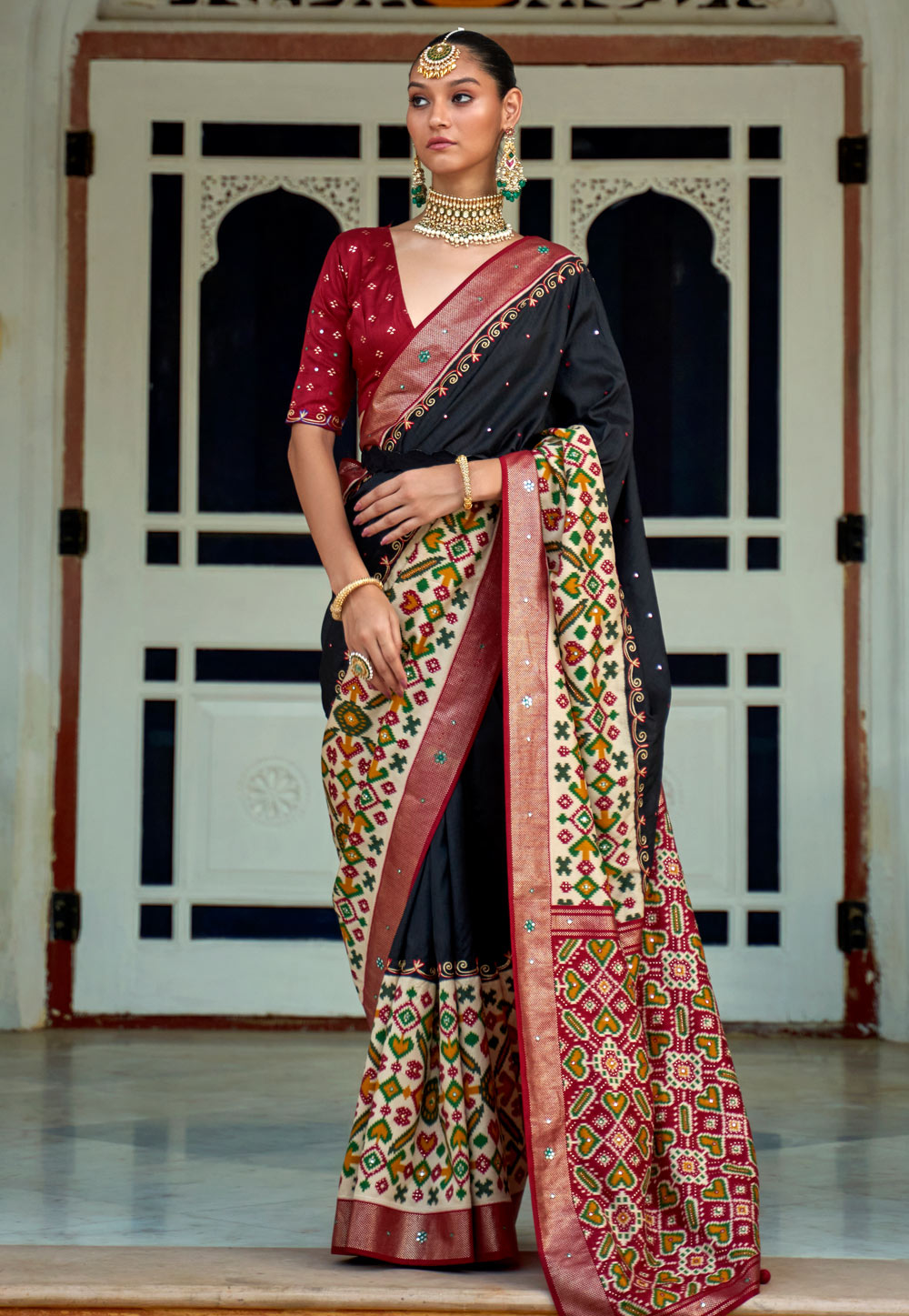 Black Patola Silk Saree With Blouse 251870