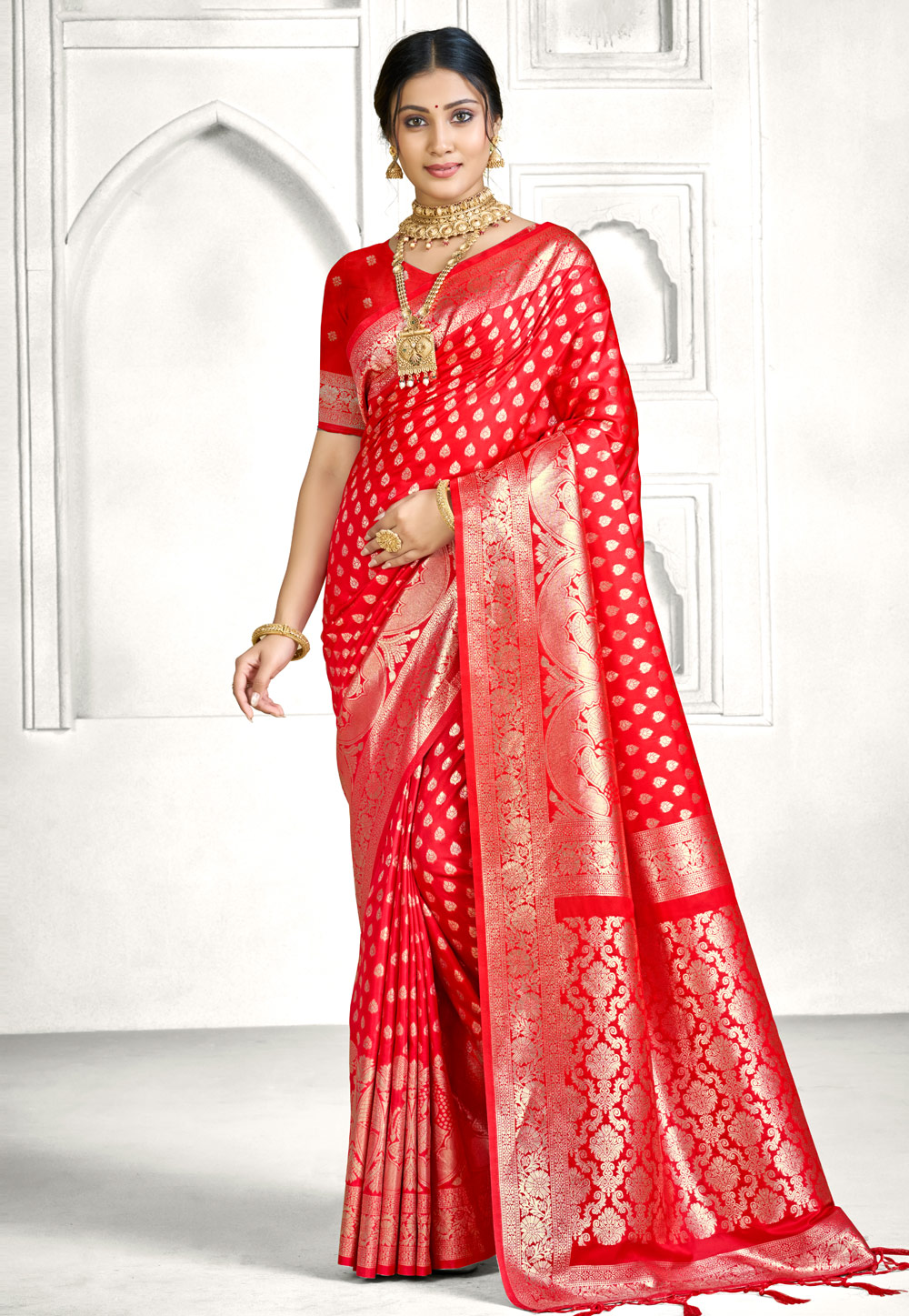 Red Banarasi Silk Saree With Blouse 323031