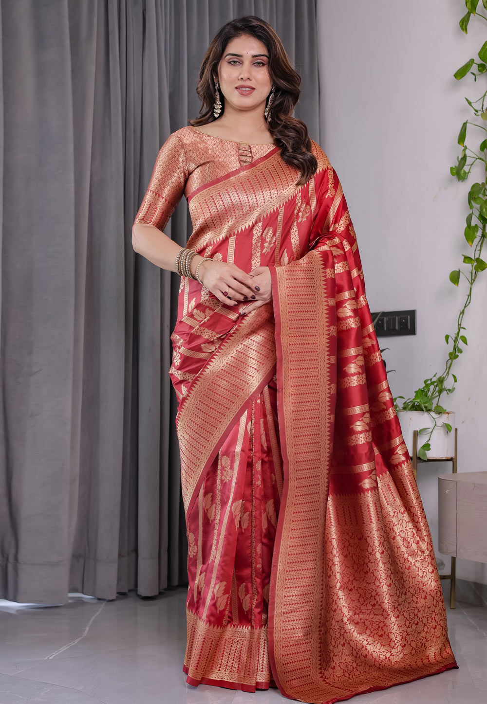 Red Jacquard Saree With Blouse 321360