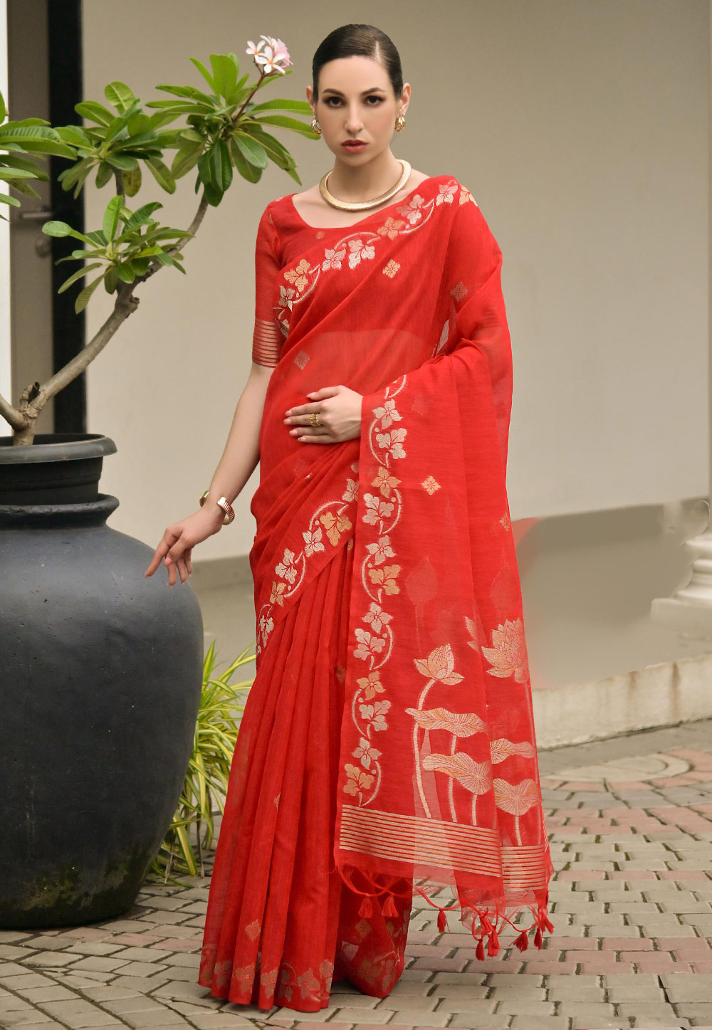 Red Jute Saree With Blouse 325229