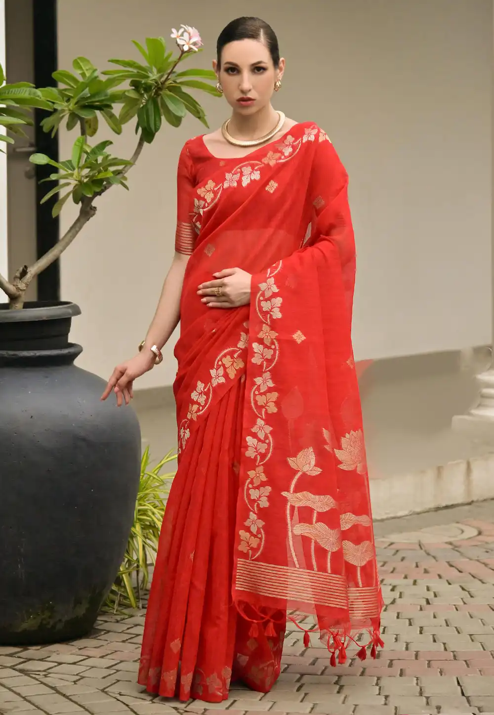 Red Jute Saree With Blouse 325229