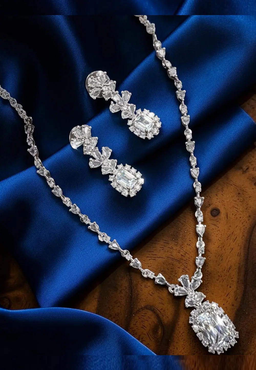 Silver Alloy Necklace With Earrings 331099