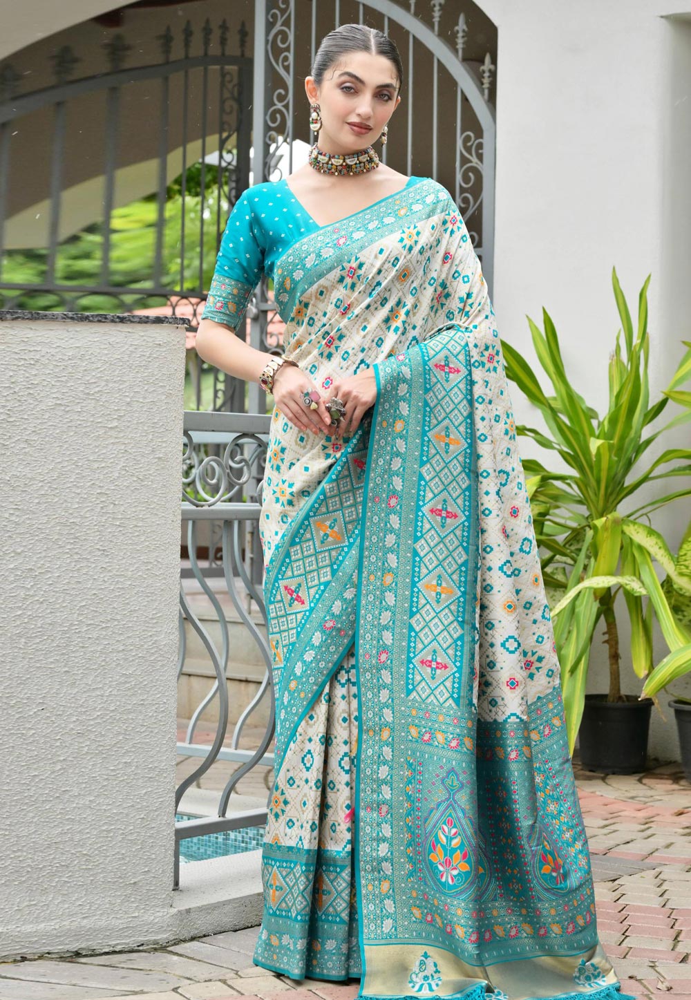 Teal Banarasi Silk Saree With Blouse 324337