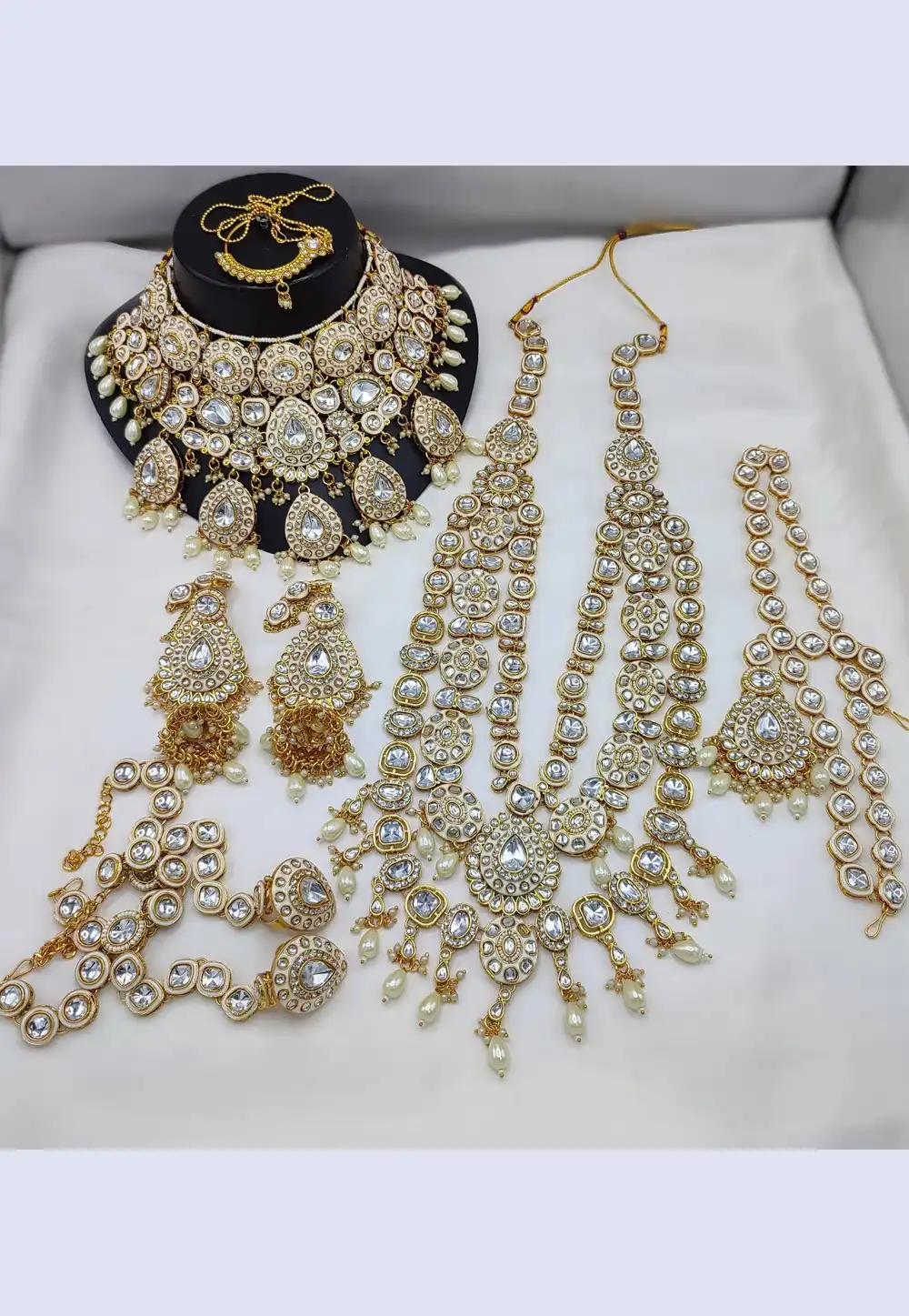 White Alloy Bridal Set 316978