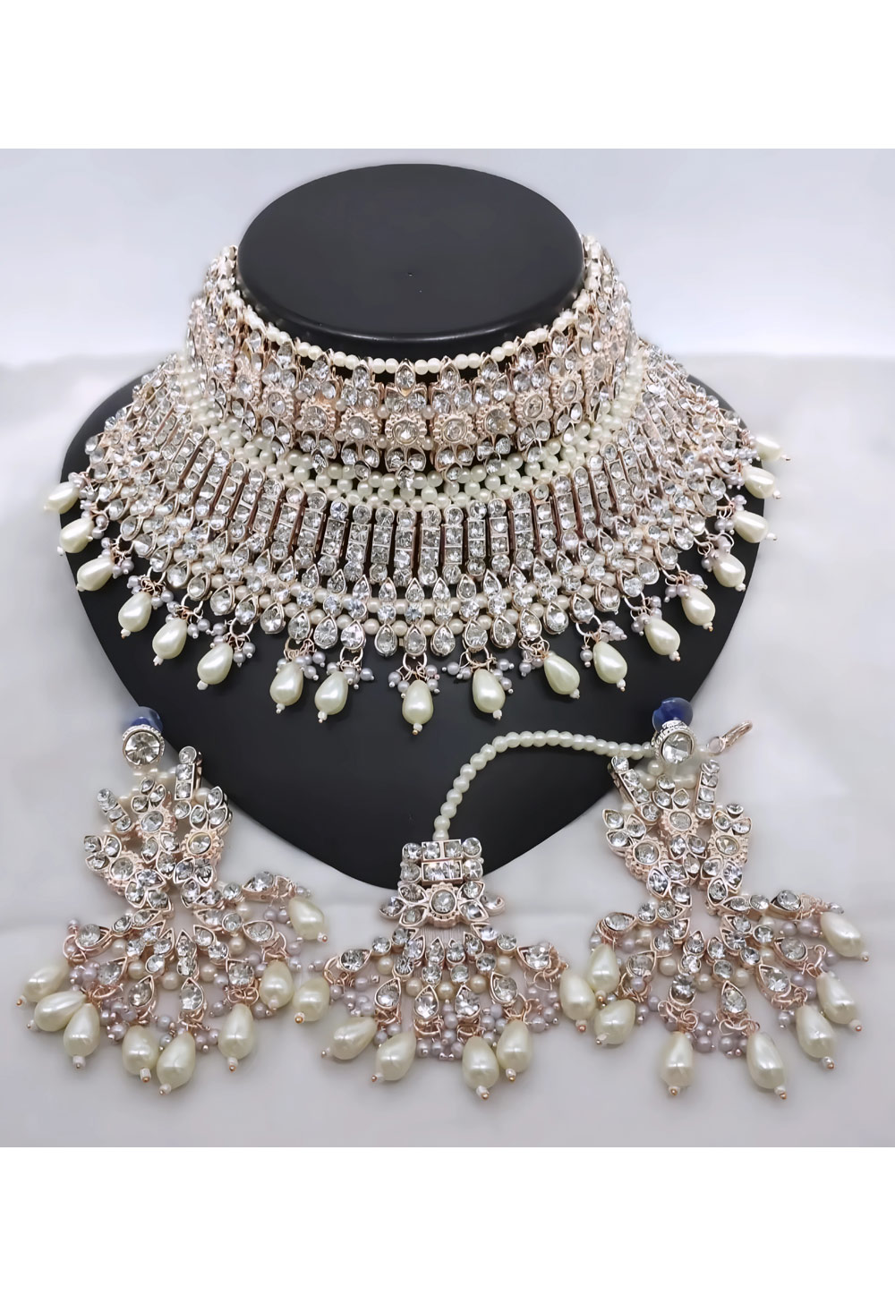 White Alloy Necklace Set With Earrings and Maang Tikka 328430