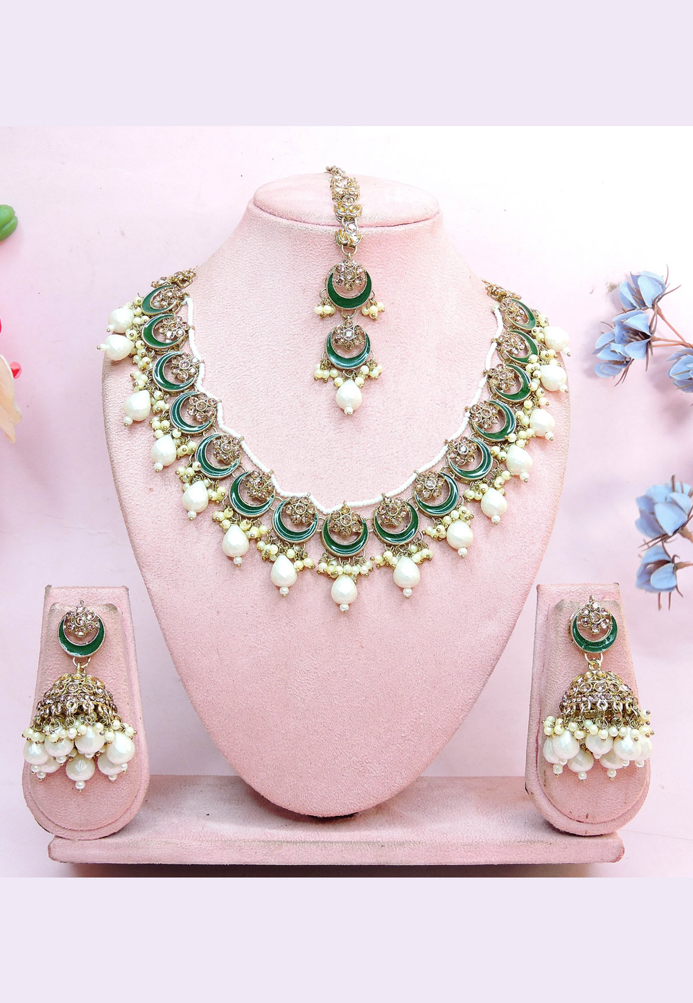 White Alloy Necklace Set With Earrings and Maang Tikka 312374