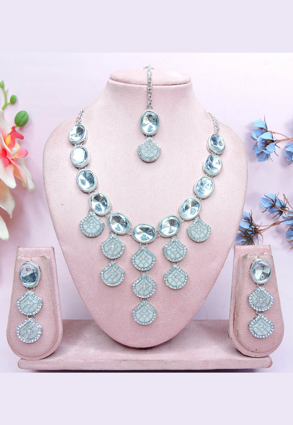 White Alloy Necklace Set With Earrings and Maang Tikka 312448