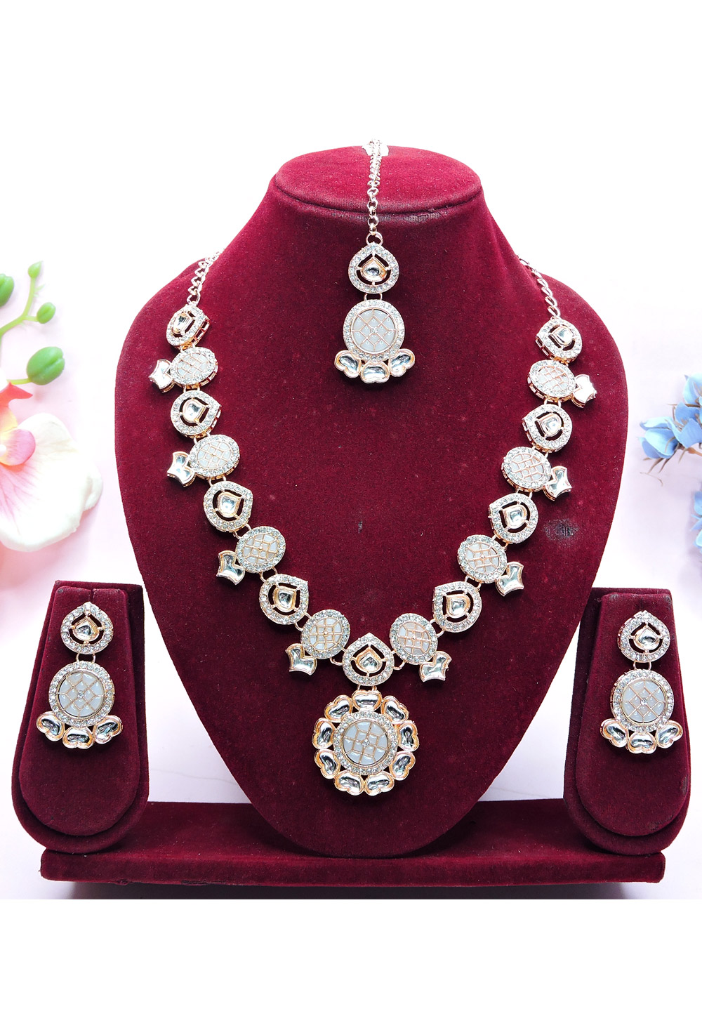 White Alloy Necklace Set With Earrings and Maang Tikka 312756