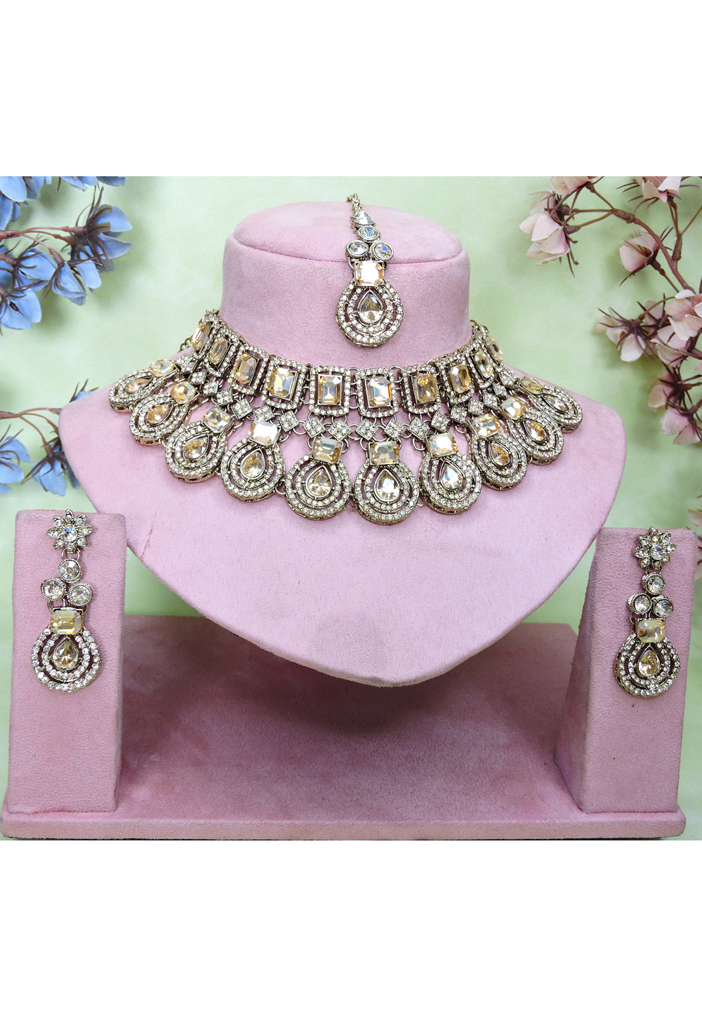 White Alloy Necklace Set With Earrings and Maang Tikka 329437