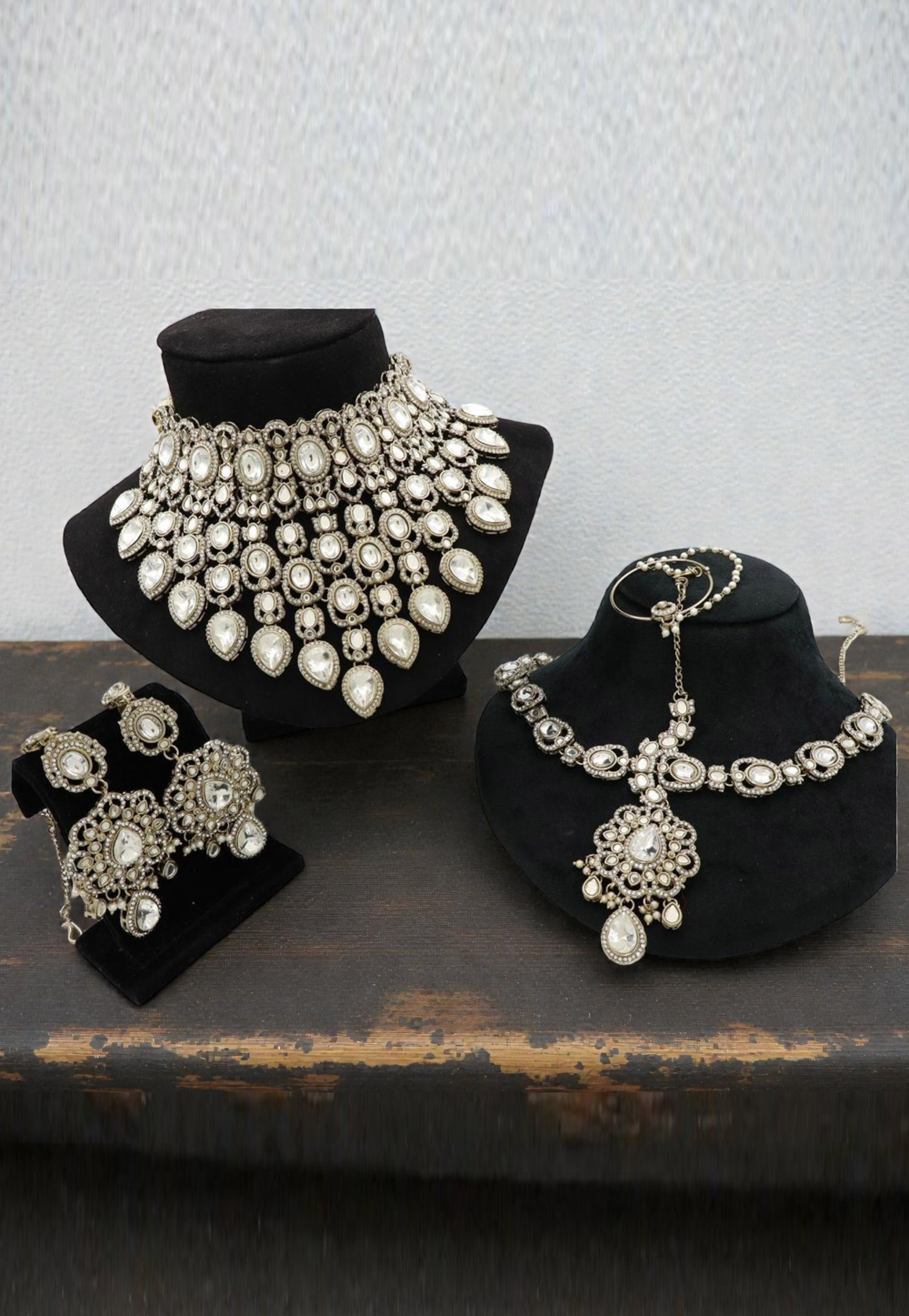 White Alloy Necklace Set With Earrings and Maang Tikka 330196