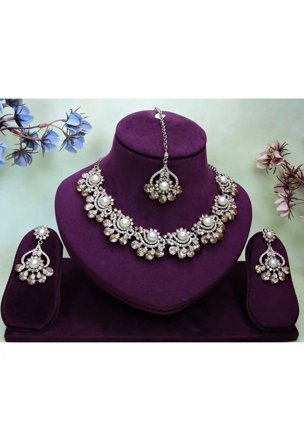 White Alloy Necklace Set With Earrings and Maang Tikka 332143