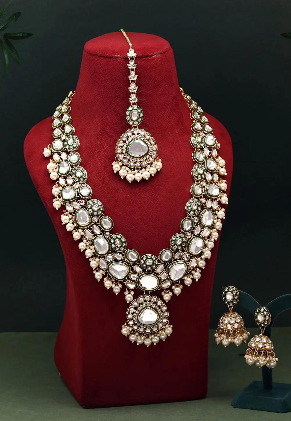 White Alloy Necklace Set With Earrings and Maang Tikka 333469