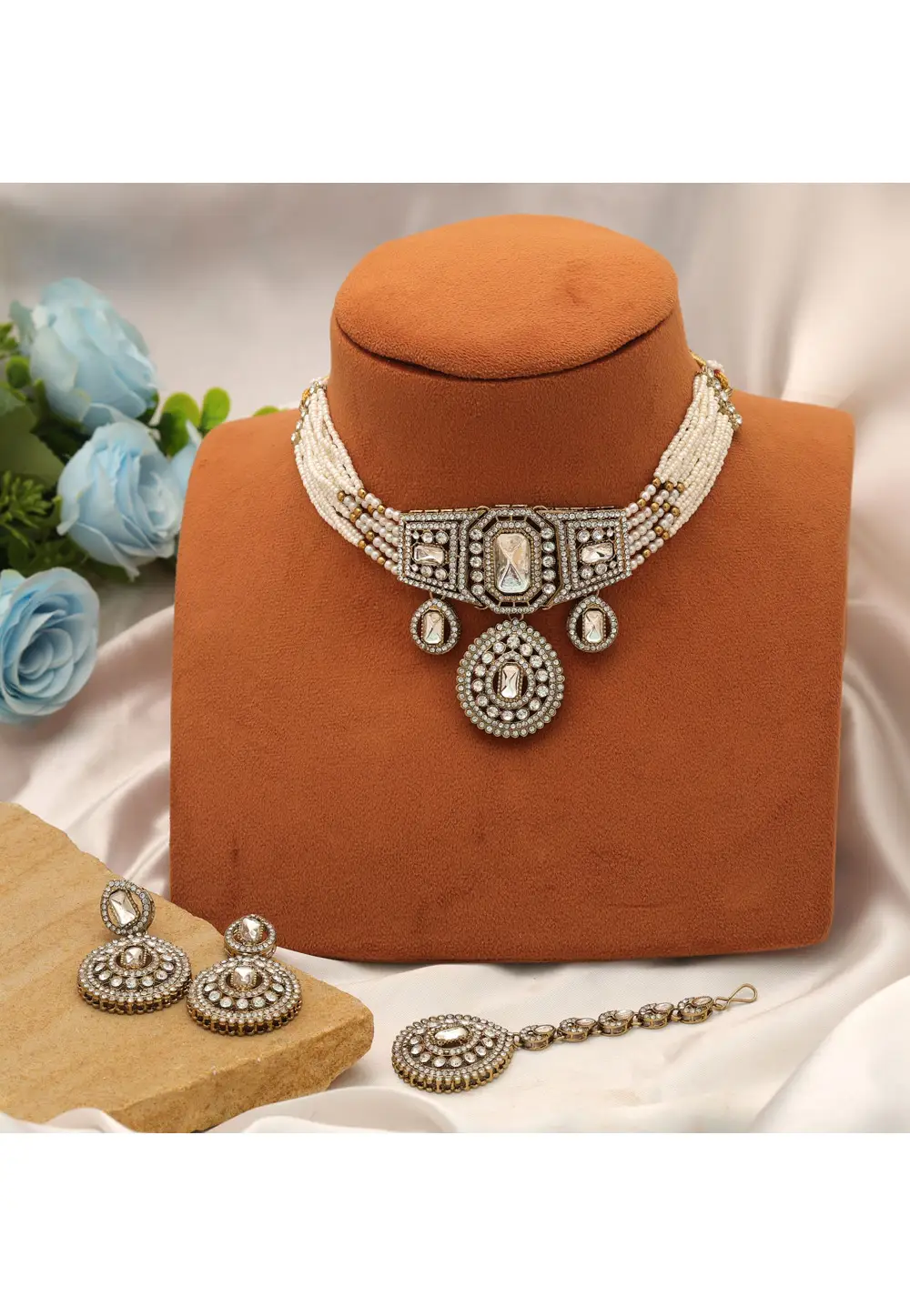 White Alloy Necklace Set With Earrings and Maang Tikka 333473