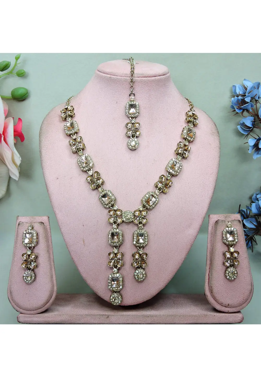 White Alloy Necklace Set With Earrings and Maang Tikka 336134