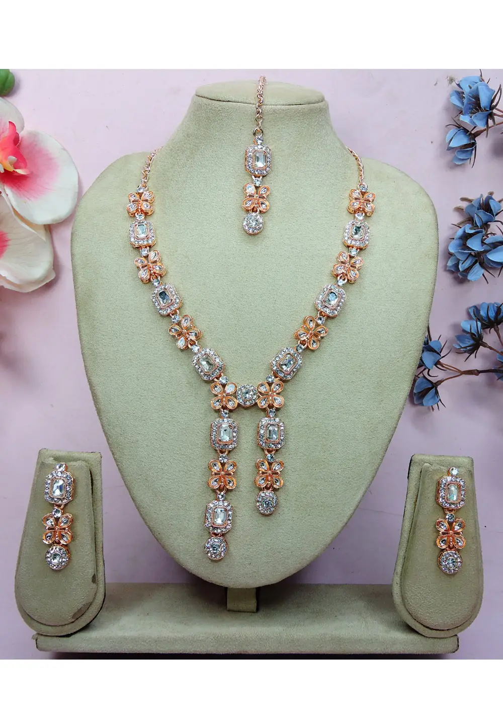 White Alloy Necklace Set With Earrings and Maang Tikka 336157