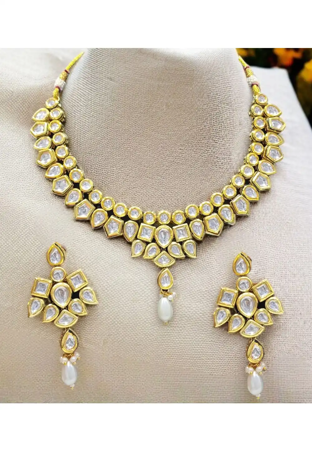White Alloy Necklace With Earrings 313759