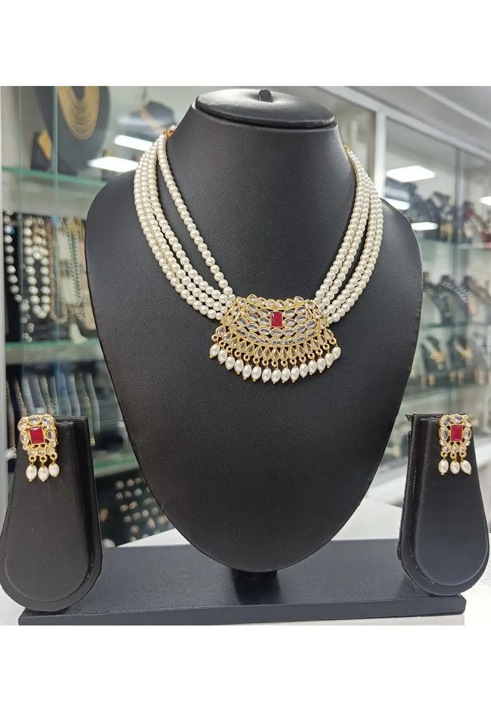 White Alloy Necklace With Earrings 330967