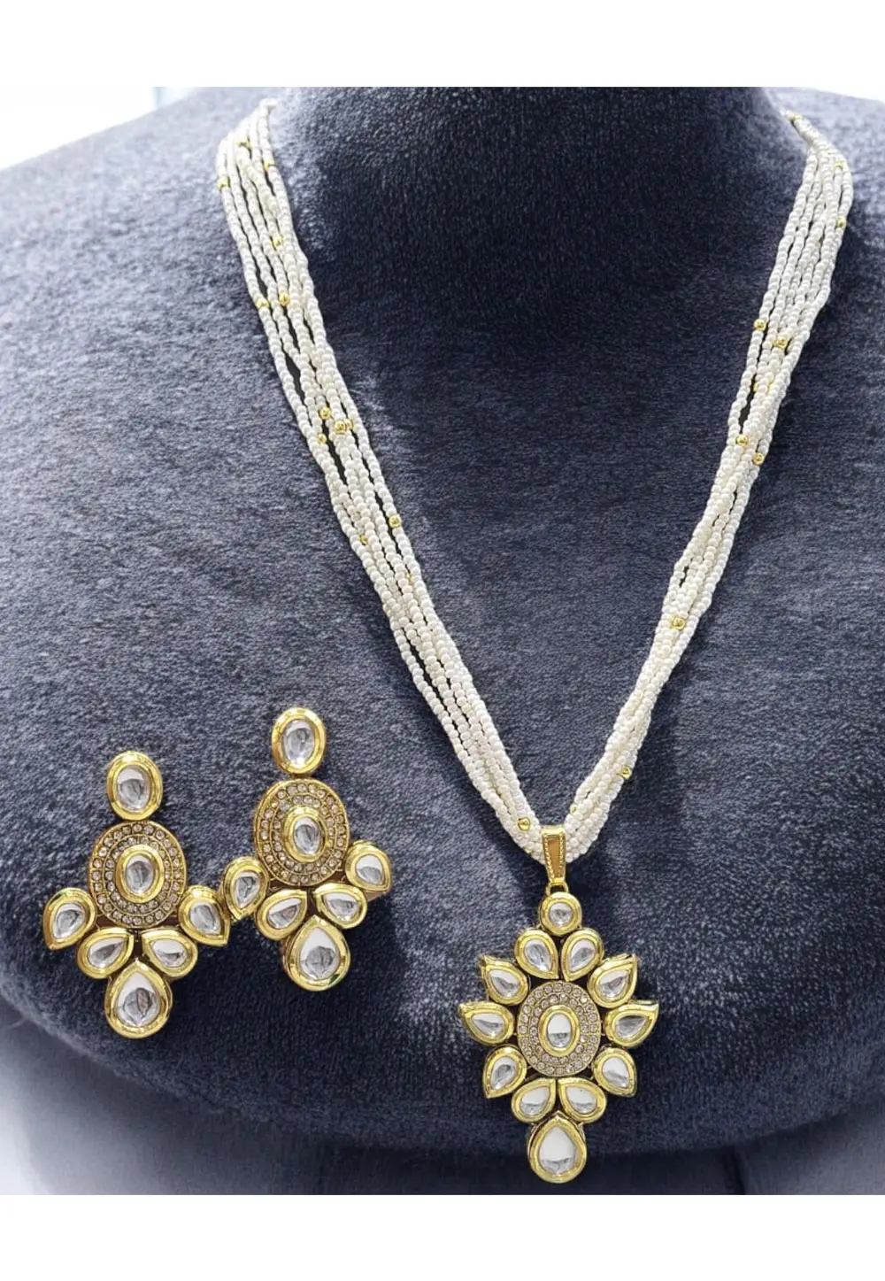 White Alloy Necklace With Earrings 332528