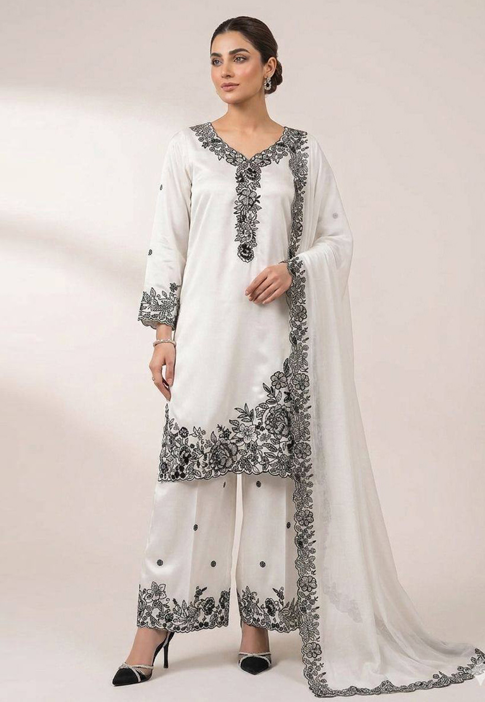 White Crepe Readymade Pakistani Suit 329616