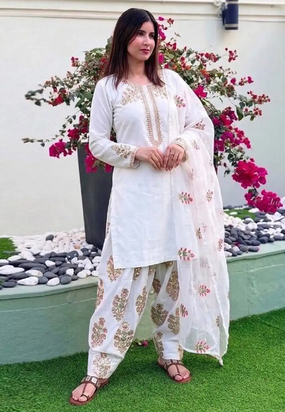 White Crepe Silk Readymade Patiala Suit 327352