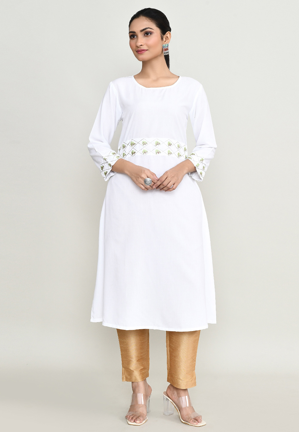 White Rayon Kurta Set With Pant 305295
