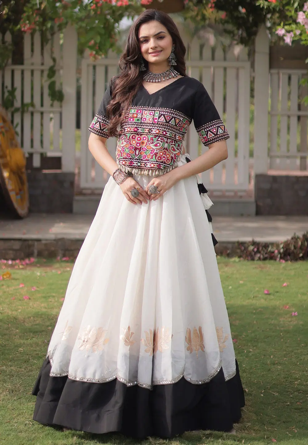 White Silk Navratri Chaniya Choli 331870