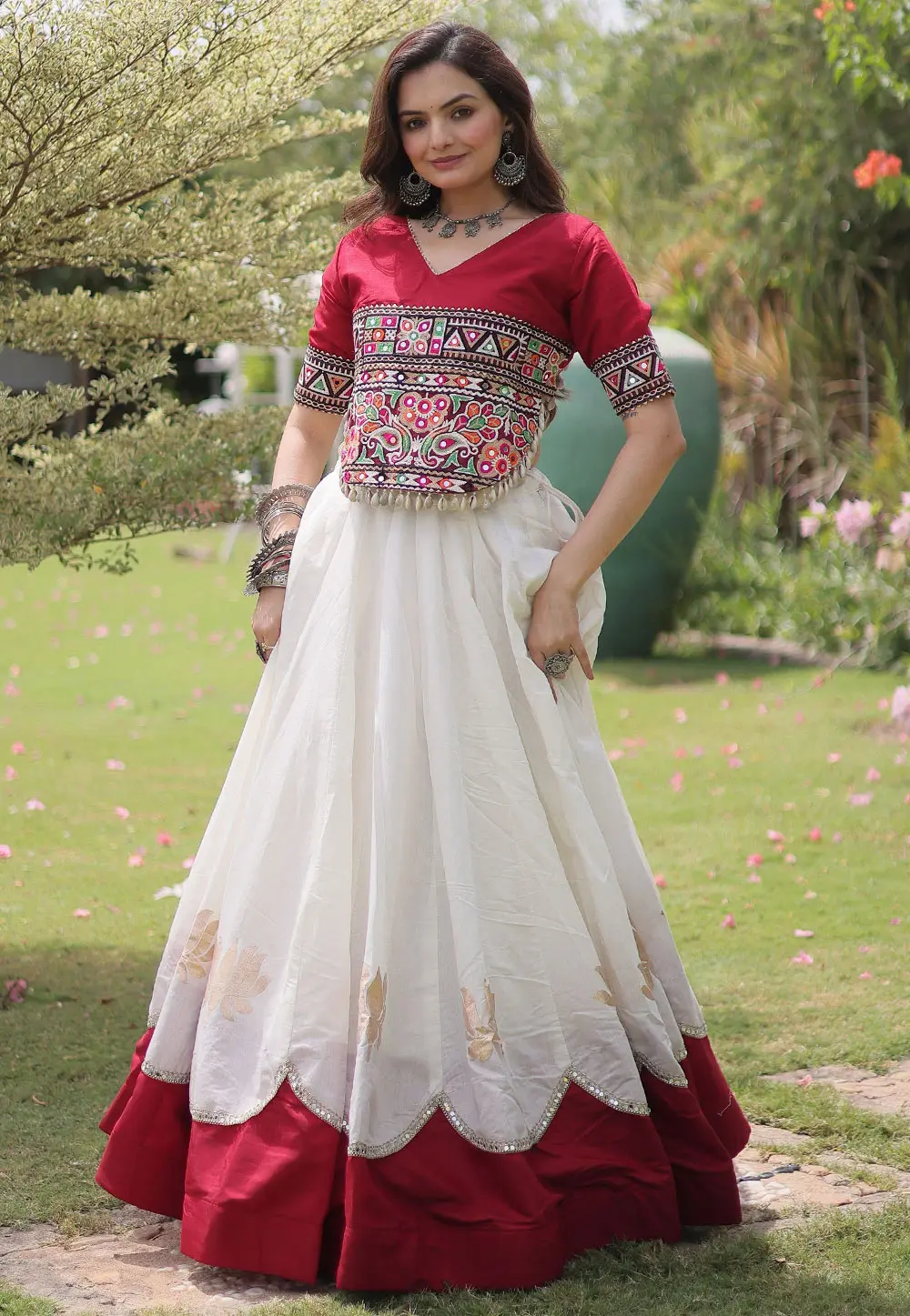White Silk Navratri Chaniya Choli 331872