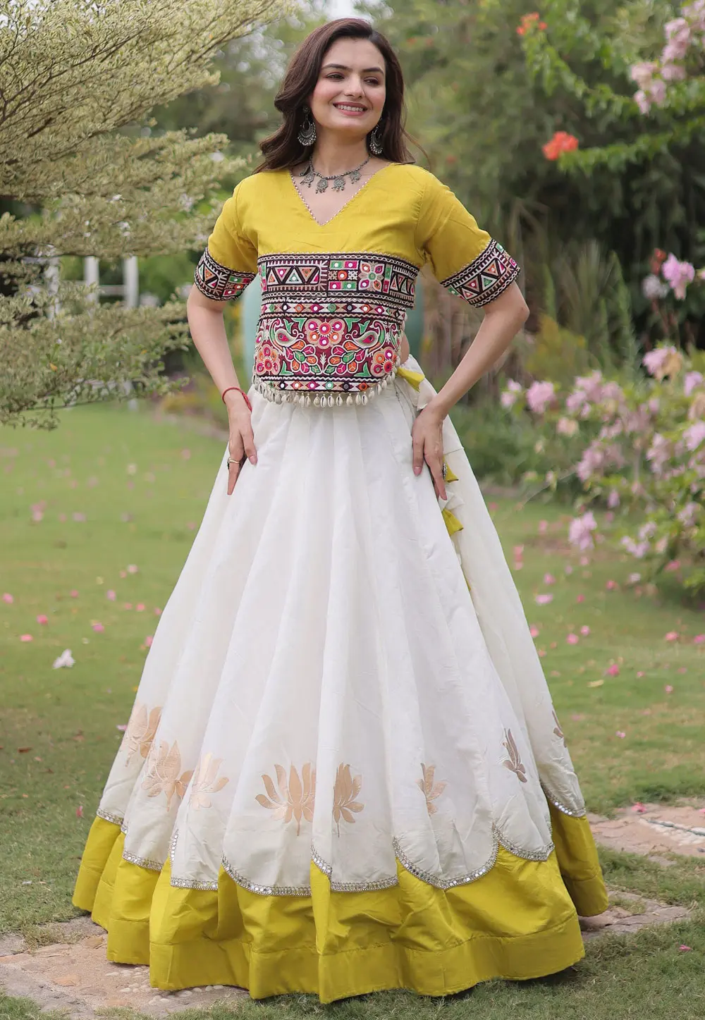 White Silk Navratri Chaniya Choli 331876
