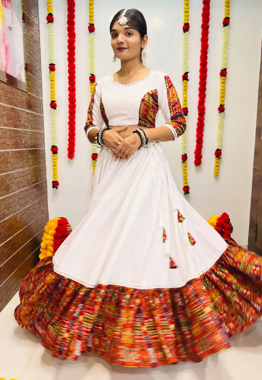 White Silk Navratri Chaniya Choli 289846