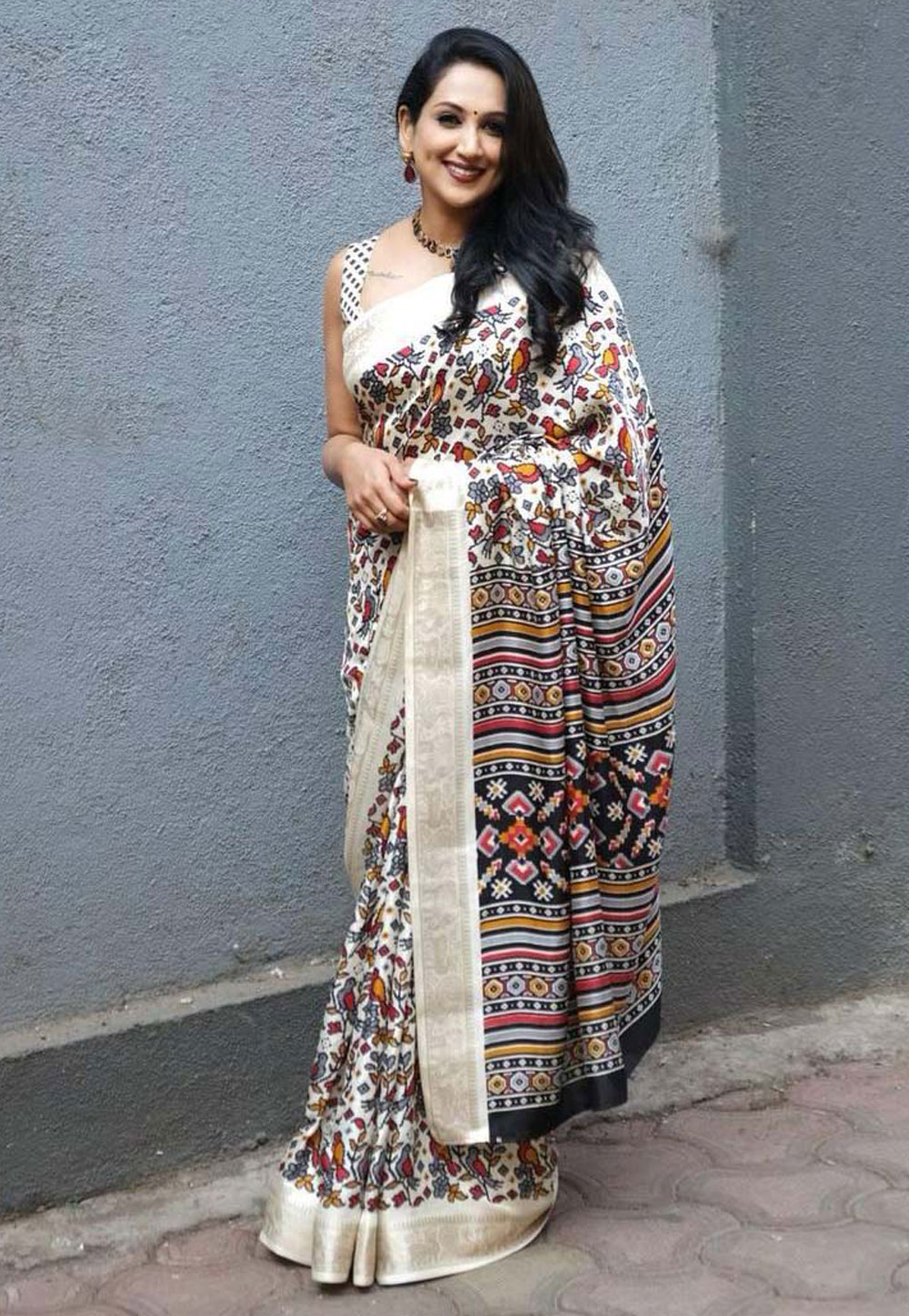 White Silk Saree With Blouse 285899