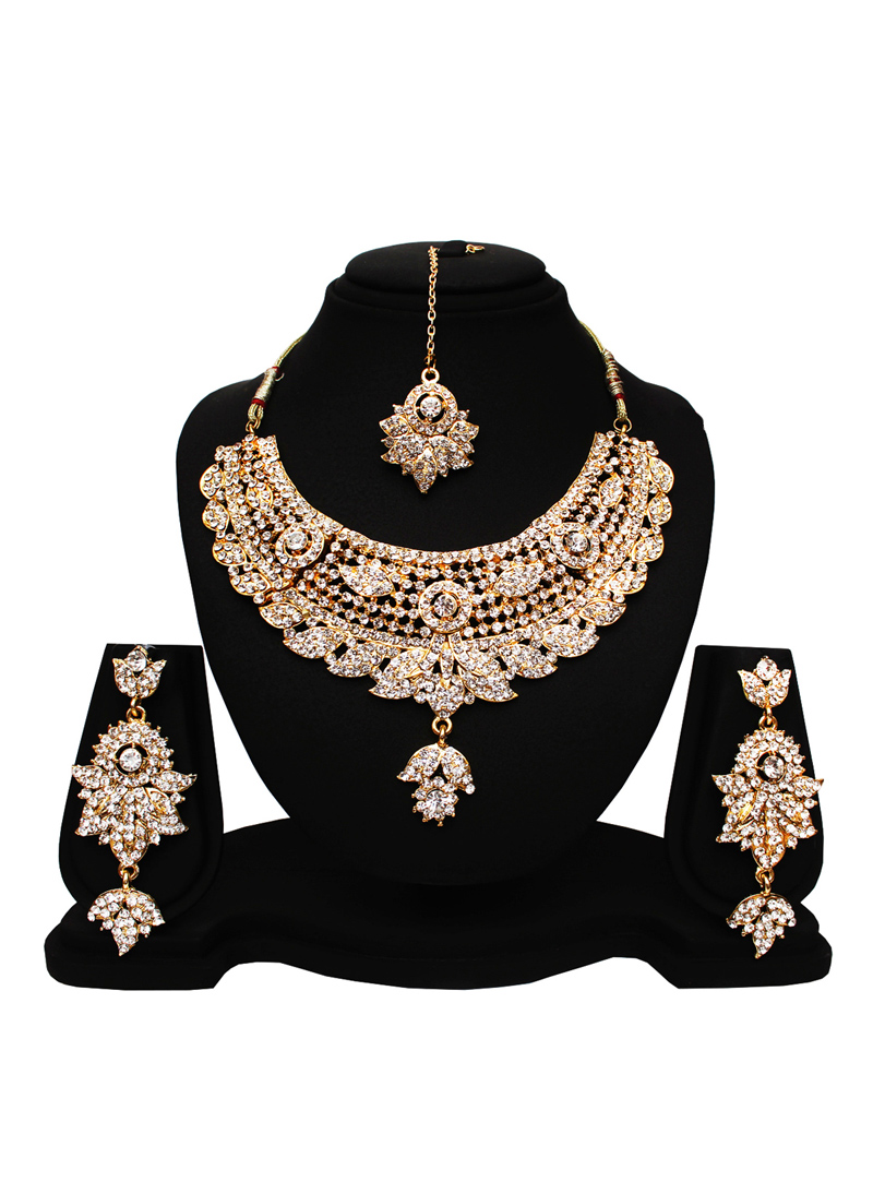 White Alloy Cubic Zirconia Heavy Set with Earring and Mang Tikka 89173