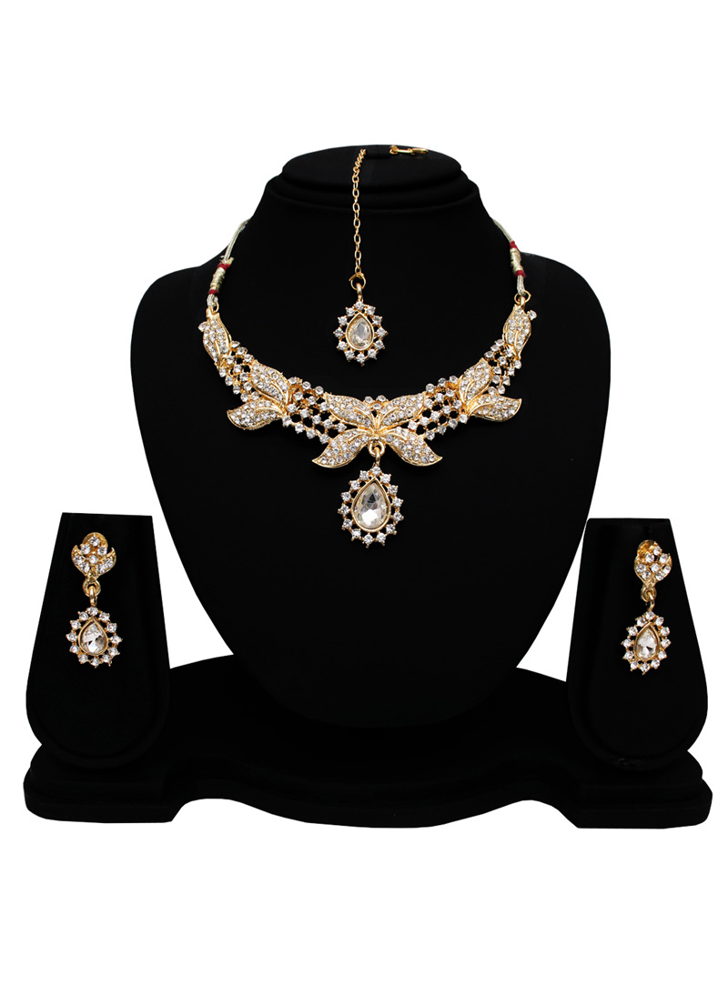 Silver Alloy Austrian Diamond Set With Earrings and Maang Tikka 128555