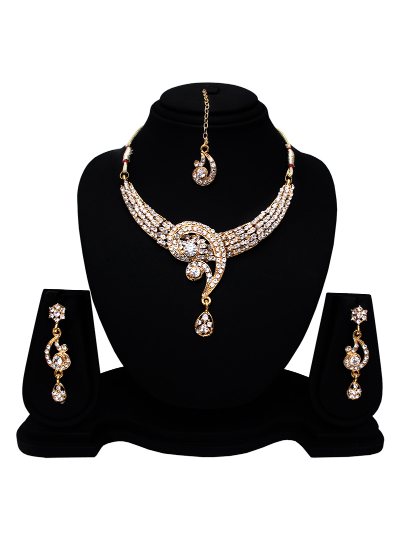 Silver Alloy Austrian Diamond Set With Earrings and Maang Tikka 128557