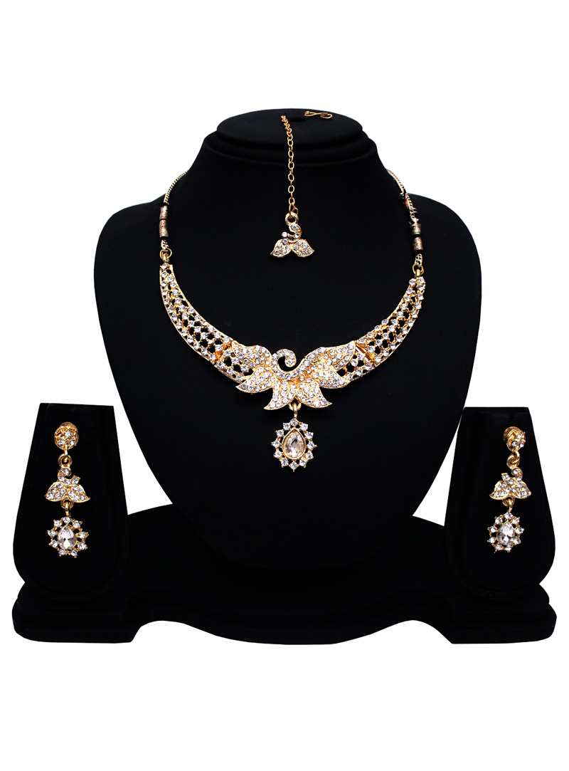 Silver Alloy Austrian Diamond Set With Earrings and Maang Tikka 128558