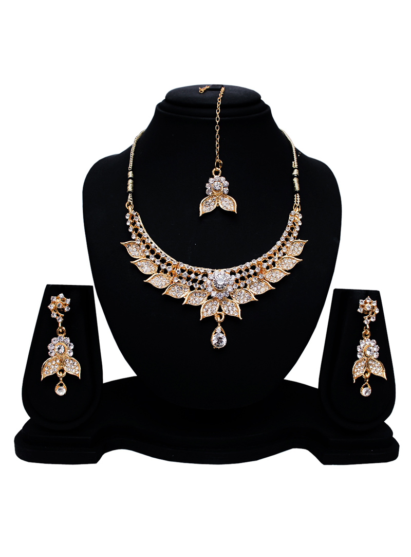 Silver Alloy Austrian Diamond Set With Earrings and Maang Tikka 128586