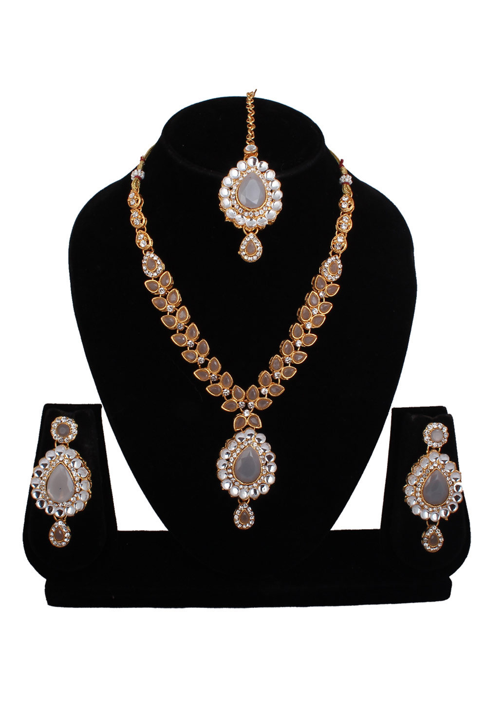 Off White Alloy Necklace Set With Earrings and Maang Tikka 257305