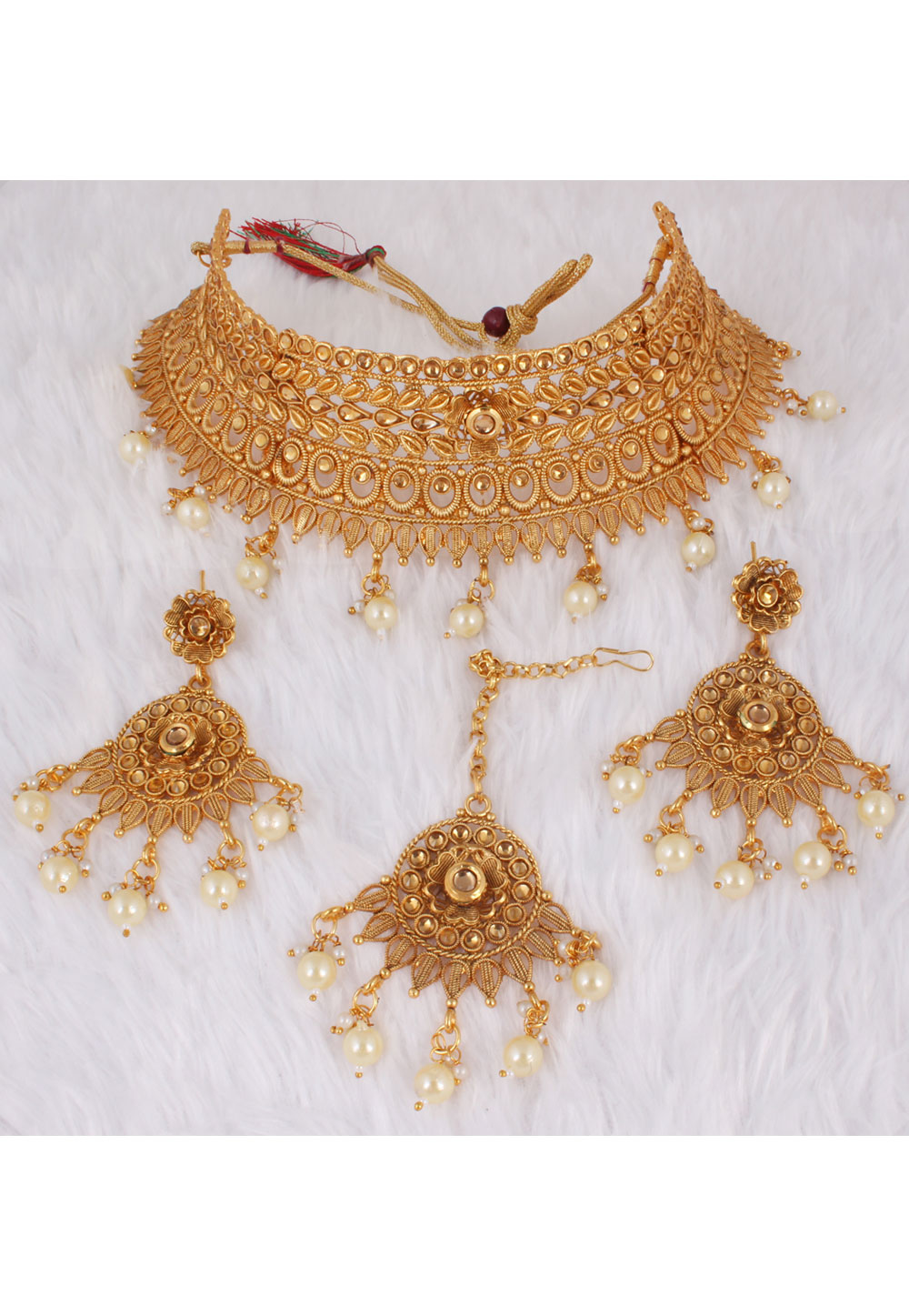 Off White Alloy Necklace Set With Earrings and Maang Tikka 257352