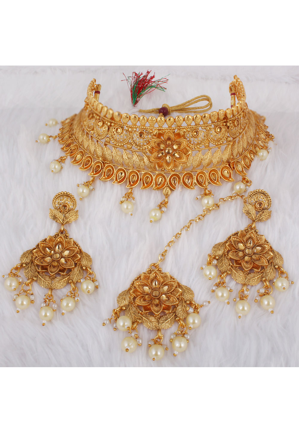 Off White Alloy Necklace Set With Earrings and Maang Tikka 257375