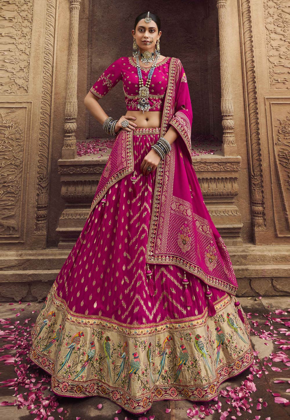 34 Impressive Jewellery Ideas to pair with your Pink Bridal Lehenga |  Indien, Kleidung