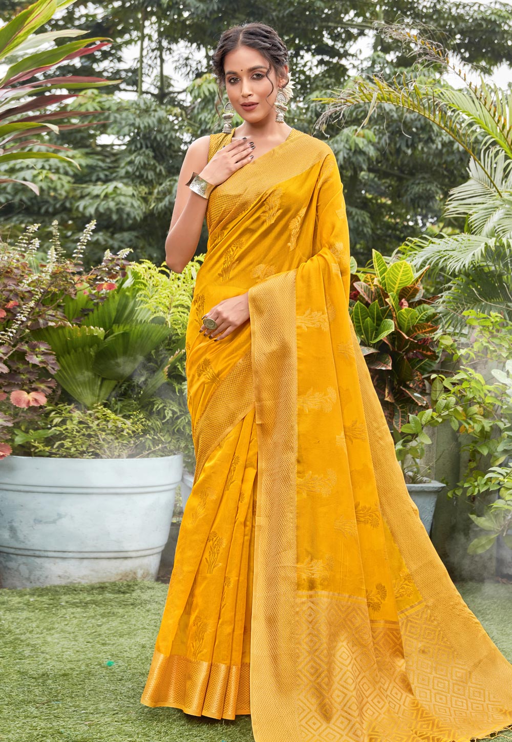 Yellow Banarasi Silk Saree With Blouse 236117