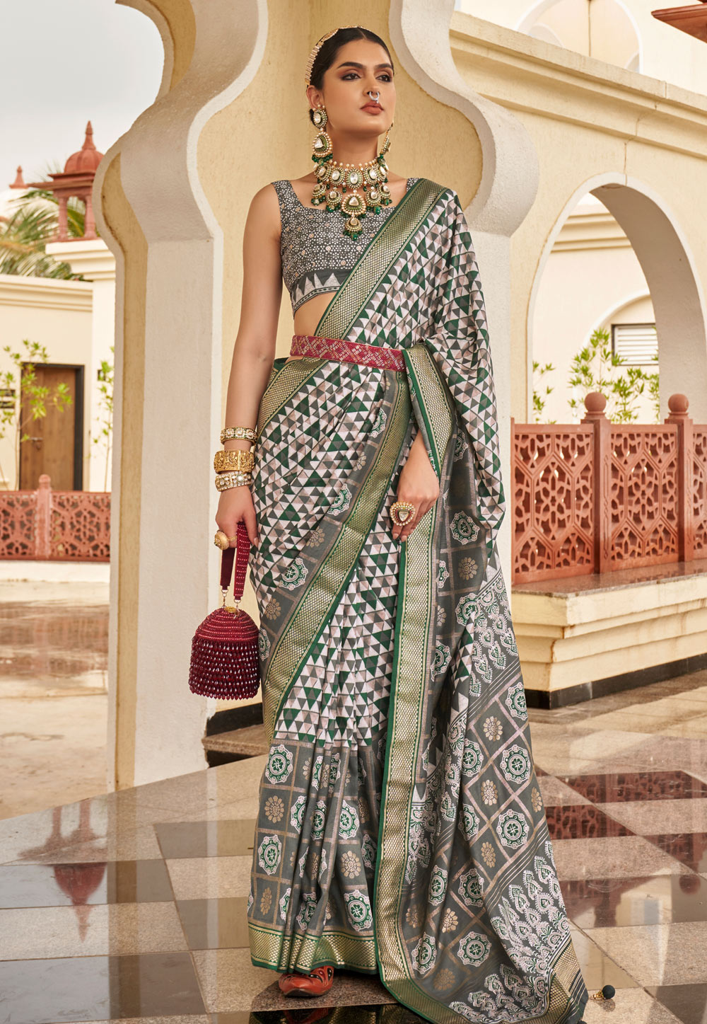 Green Silk Saree With Blouse 276007