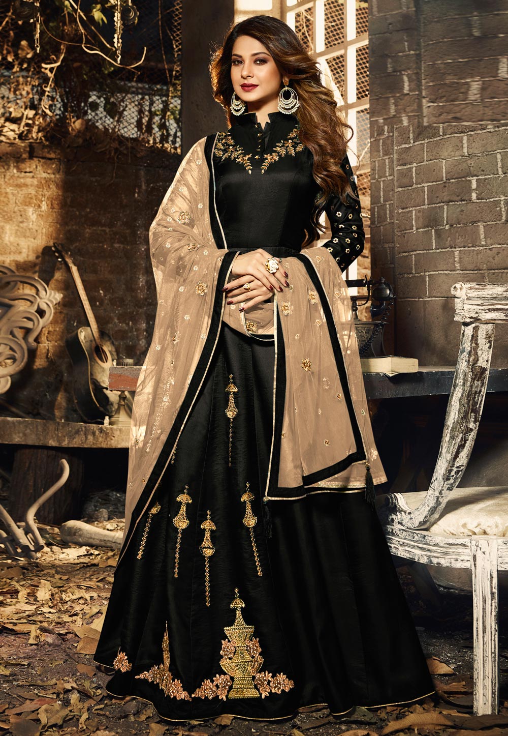 Jennifer Winget Black Silk Floor Length Anarkali Suit 182586