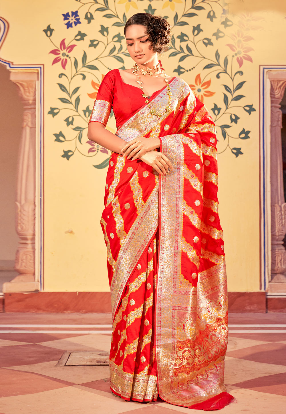 Red Banarasi Silk Saree With Blouse 258199