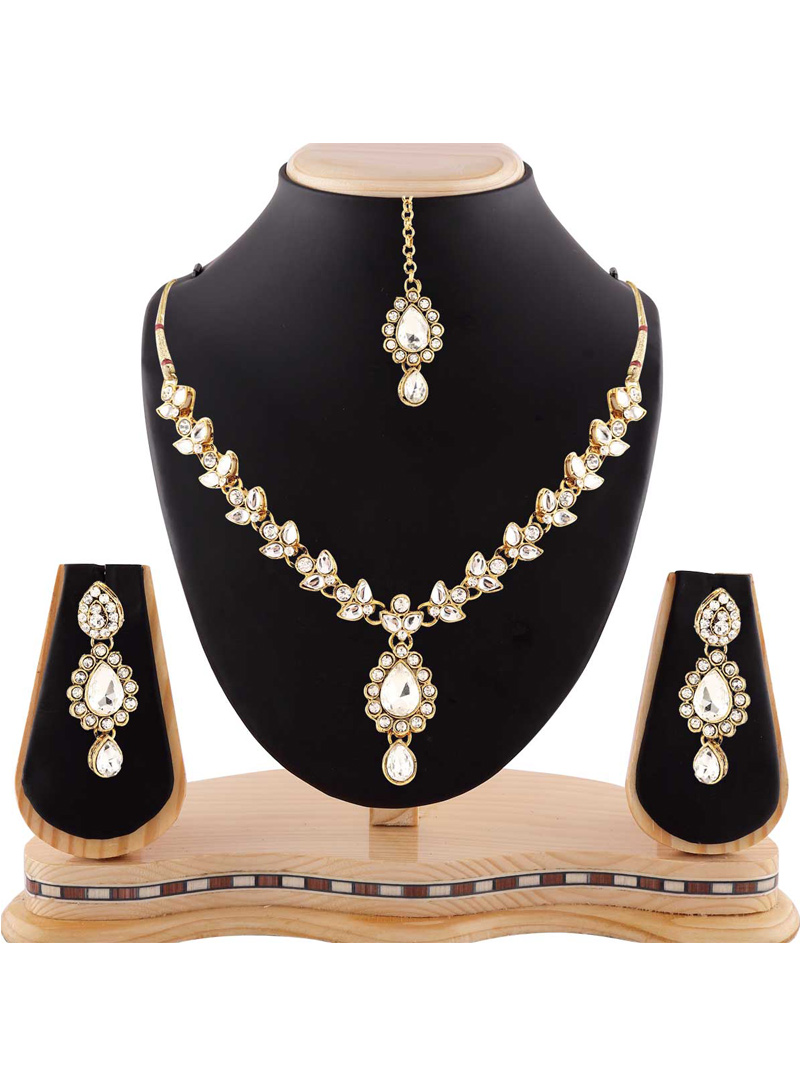 White Kundan Necklace With Earrings and Maang Tikka 88020