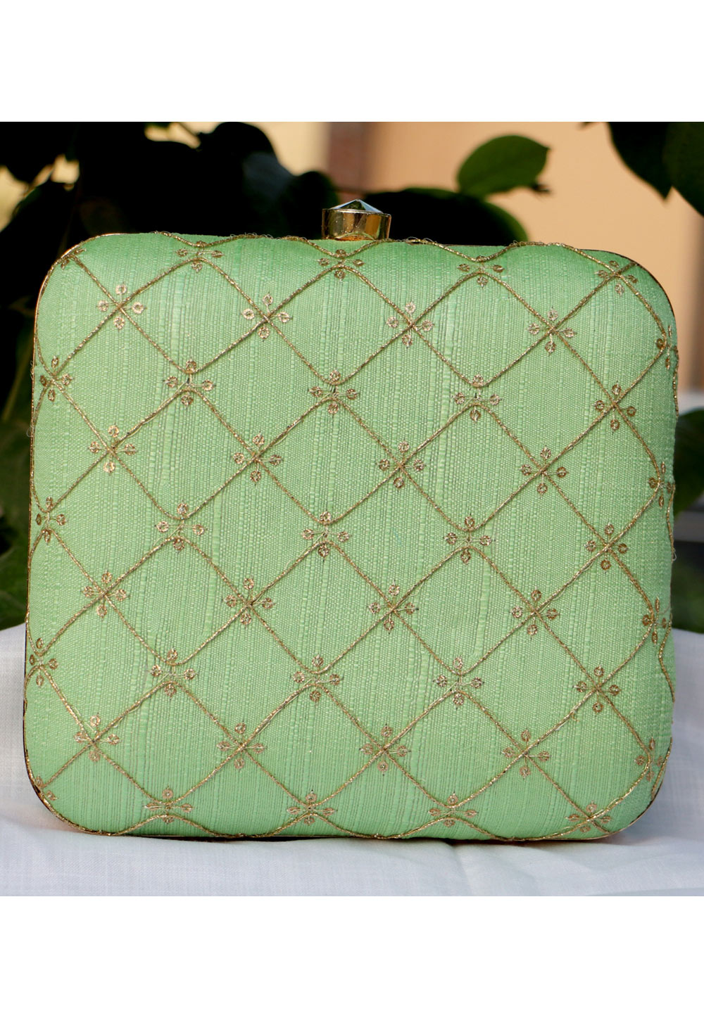 Pista Green Synthetic Embroidered Clutch 225651