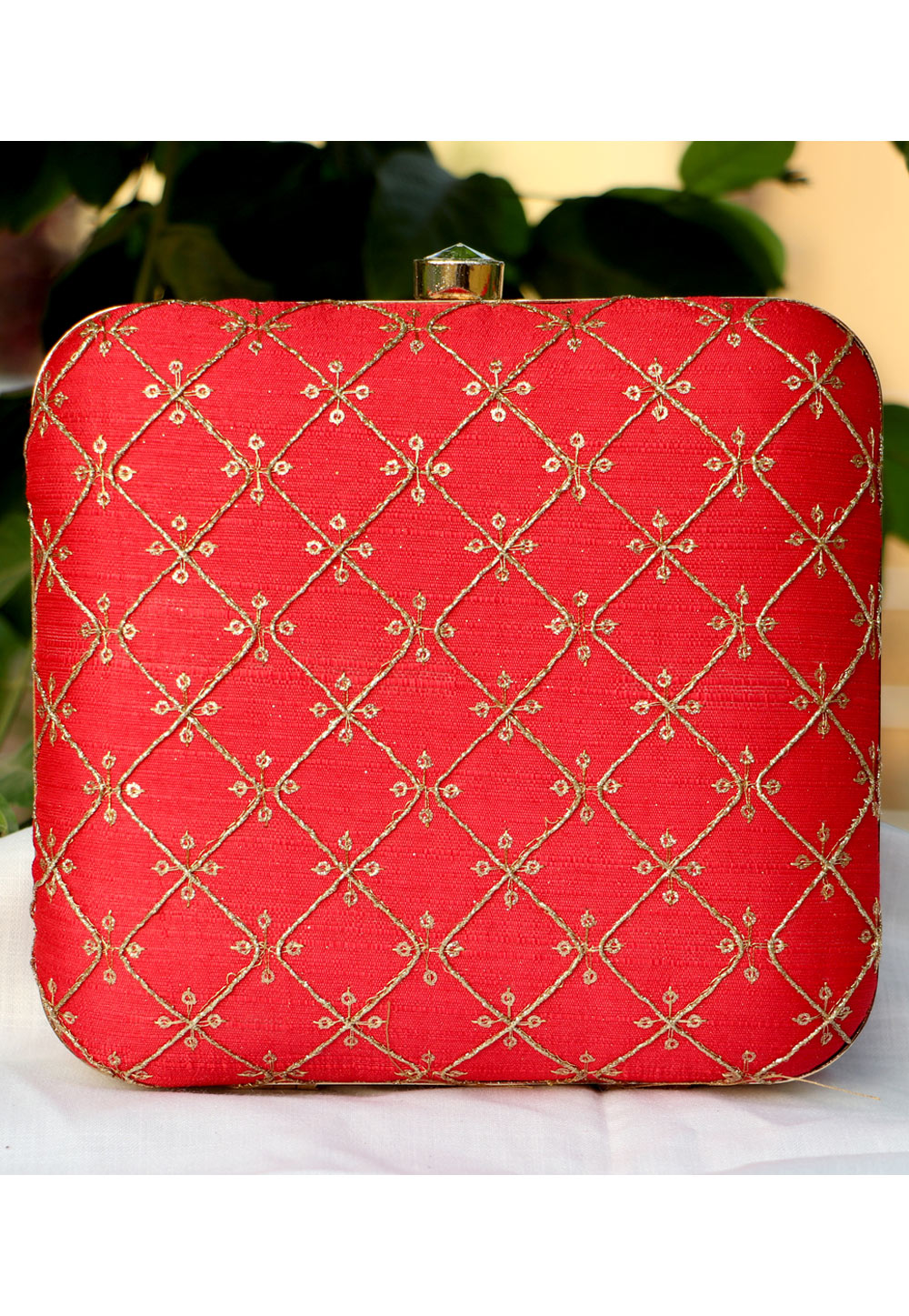 Red Synthetic Embroidered Clutch 225652