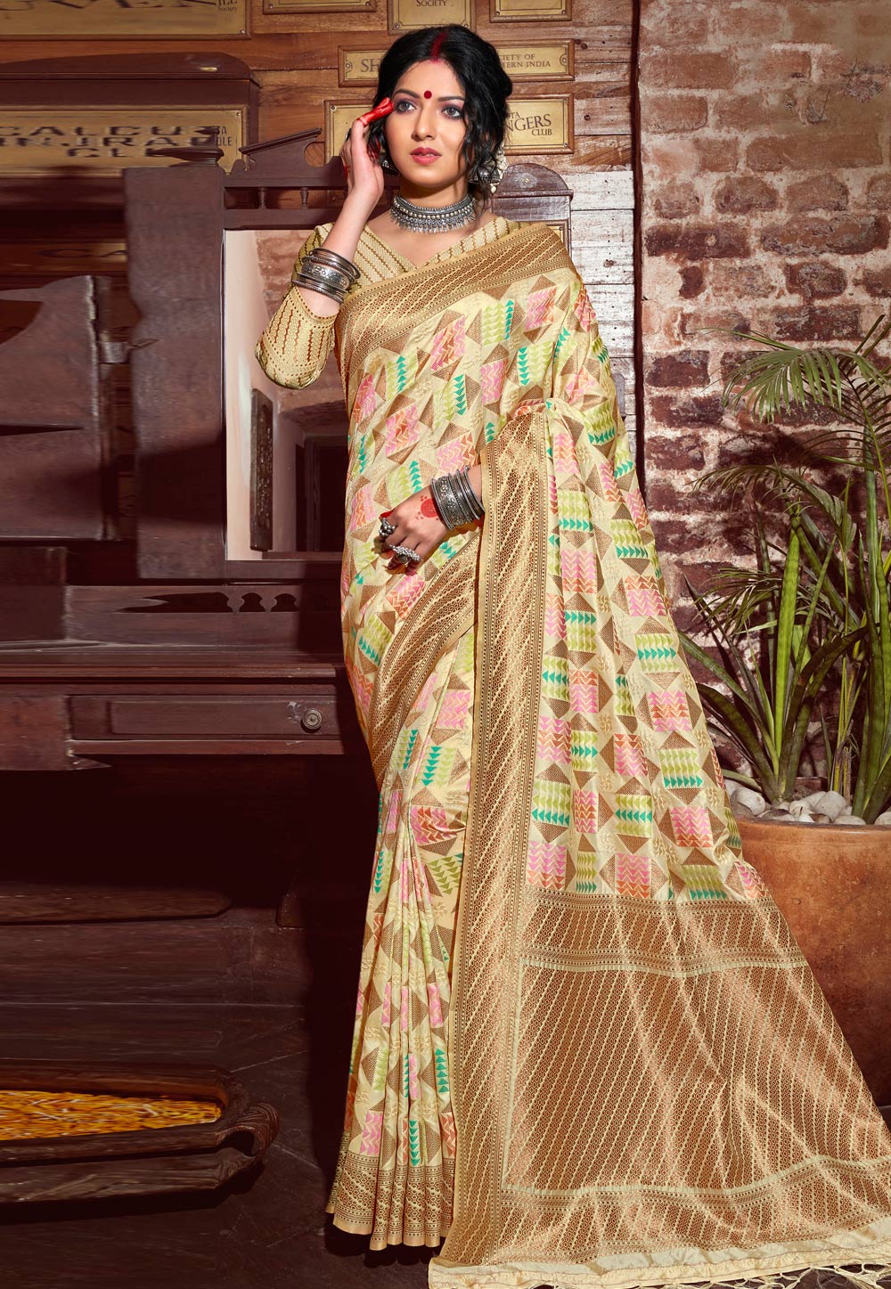 Cream Banarasi Silk Saree With Blouse 227526