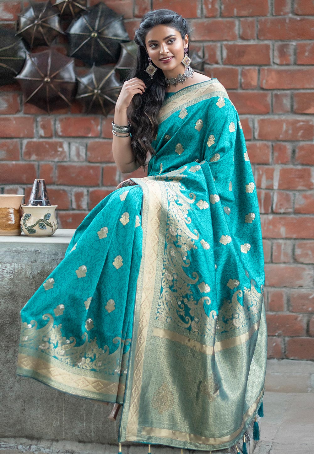 Turquoise Banarasi Silk Saree With Blouse 231873